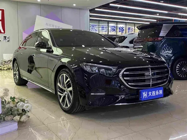 Mercedes-Benz E-Class — Фото автомобиля 3