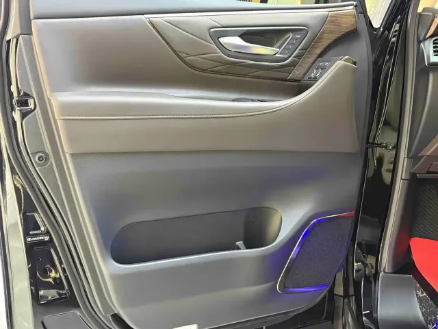 Toyota Alphard — Фото автомобиля 18