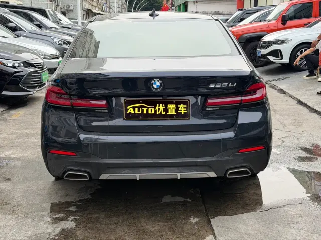 BMW 5 Series — Фото автомобиля 3