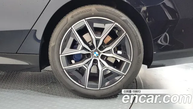 BMW 5 Series G60 — Фото автомобиля 21