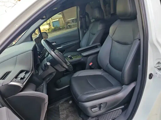 Toyota Sienna — Фото автомобиля 14