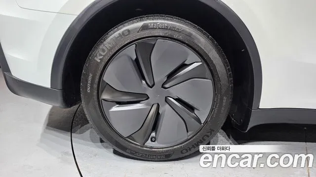 Tesla Model Y — Фото автомобиля 5