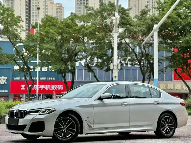 Фотография автомобиля — BMW 5 Series