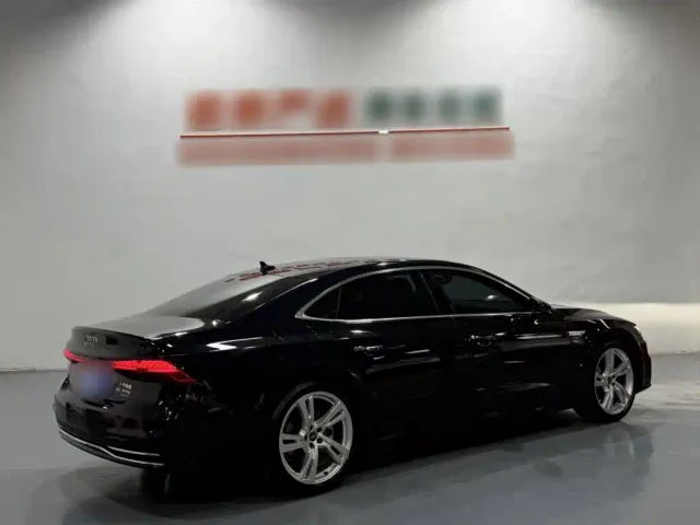 Audi A7L — Фото автомобиля 12