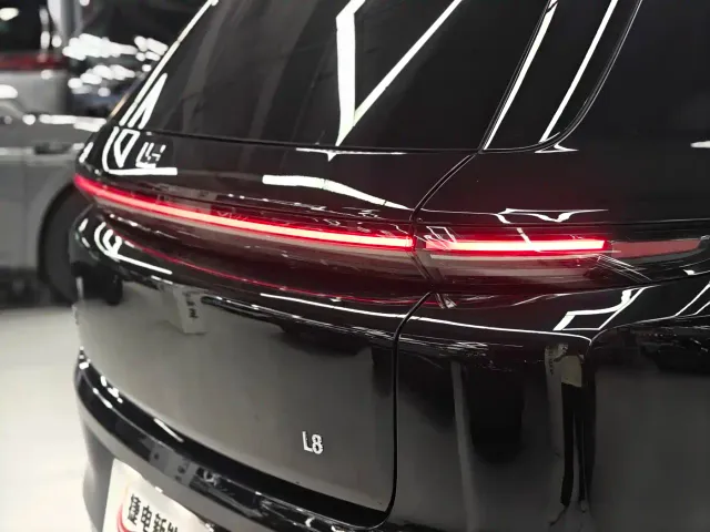 Li Auto L8 — Фото автомобиля 5