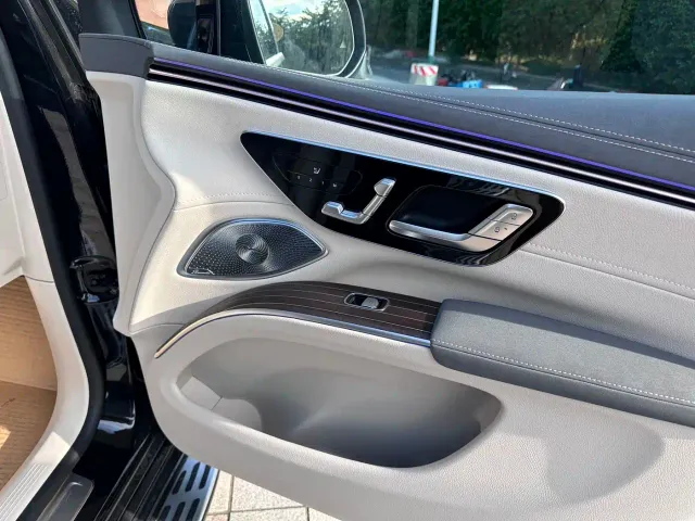 Mercedes-Benz EQS SUV — Фото автомобиля 12