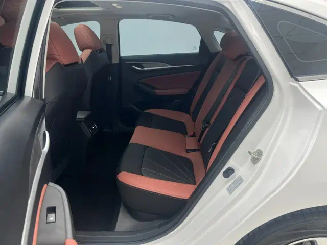 Changan Eado — Фото автомобиля 18