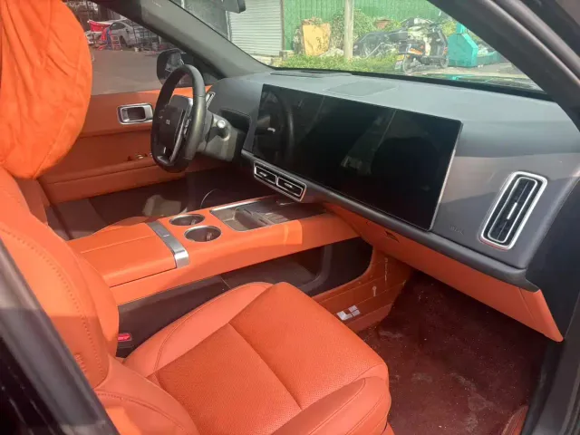 Li Auto L6 — Фото автомобиля 7