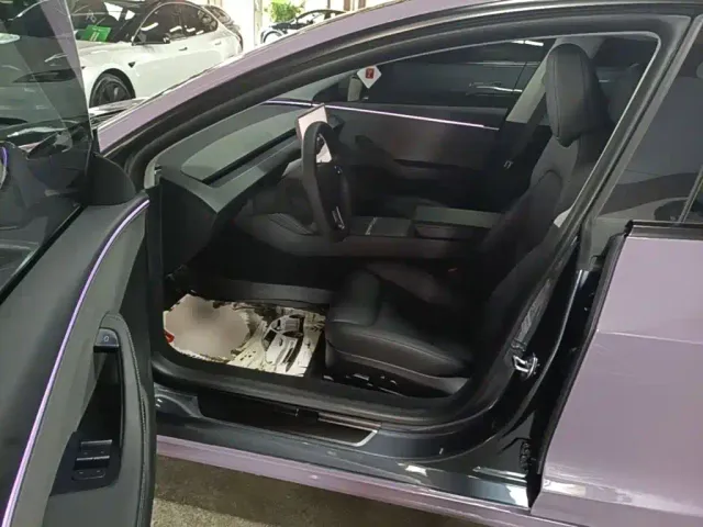 Tesla Model 3 — Фото автомобиля 15