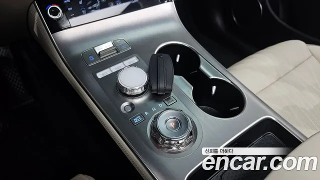 Genesis GV70 — Фото автомобиля 12