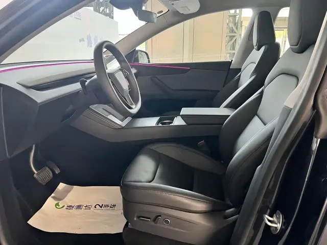 Tesla Model Y — Фото автомобиля 12