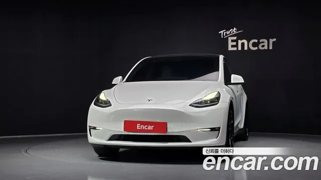 Tesla Model Y — Фото автомобиля 3