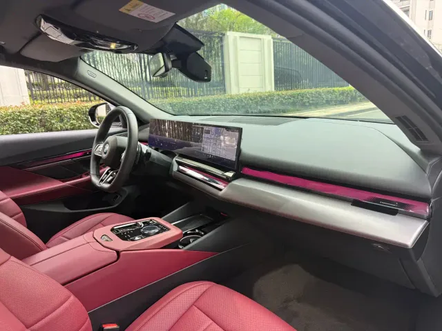 BMW 5 Series — Фото автомобиля 16