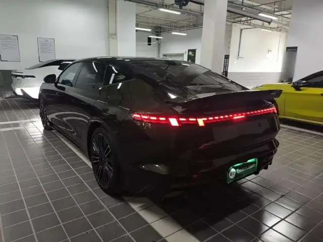 Lynk & Co Lynk & Co 10 EM-P 2025 240 AWD Ultra Sport Edition — Фото автомобиля 4