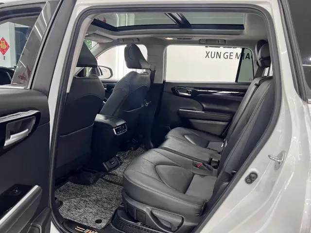 Toyota Highlander — Фото автомобиля 10