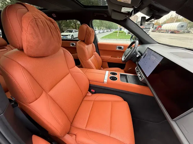 Li Auto L7 — Фото автомобиля 14