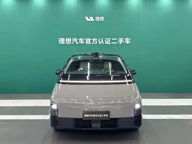 Li Auto MEGA — Фото автомобиля 2