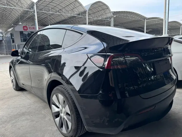 Tesla Model Y — Фото автомобиля 5