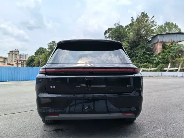 Li Auto L8 — Фото автомобиля 10