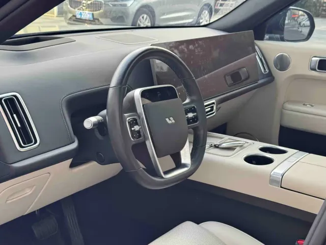Li Auto L7 — Фото автомобиля 9