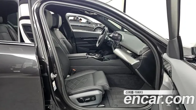 BMW 5-Series 5 серия (G60) 530i xDrive M Sport — Фото автомобиля 11