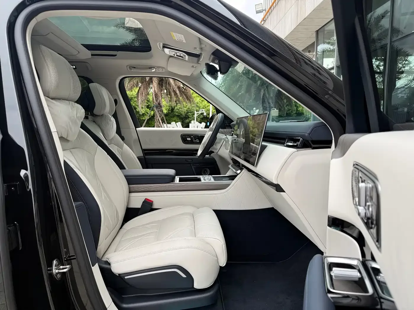 ZEEKR Zeekr 9X 2025 Model Gloss Black Edition — Фото автомобиля 13