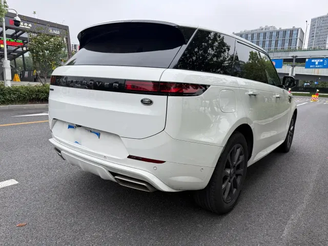 Land Rover Range Rover Sport — Фото автомобиля 9
