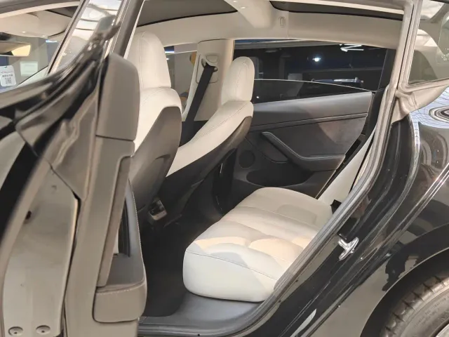 Tesla Model 3 — Фото автомобиля 9
