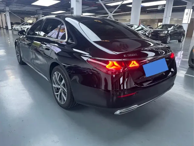 Mercedes-Benz E-Class — Фото автомобиля 18