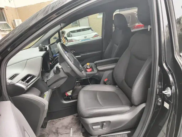 Toyota Sienna — Фото автомобиля 7