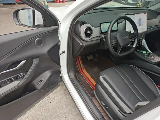 BYD Seal 05 DM-i — Фото автомобиля 15