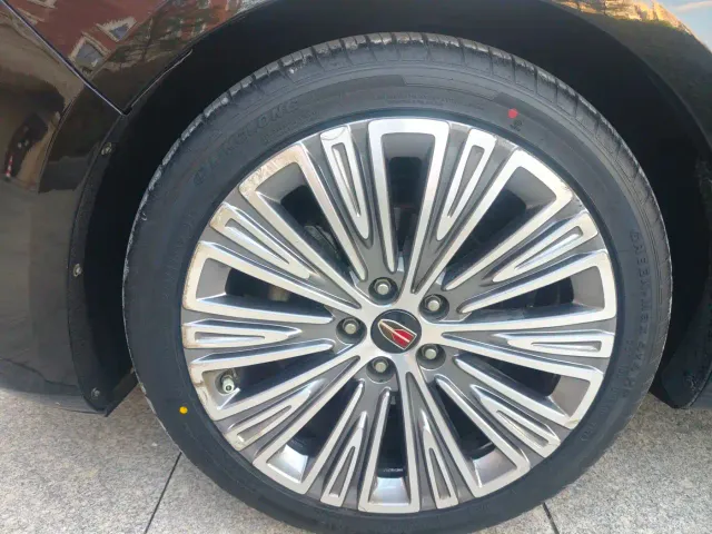 Hongqi H5 — Фото автомобиля 15