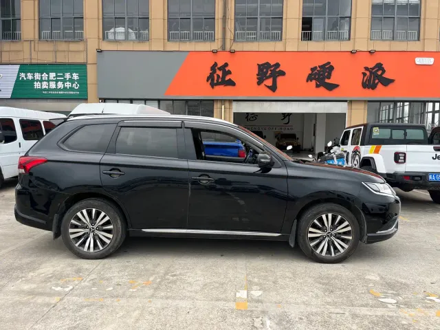 Mitsubishi Outlander — Фото автомобиля 4