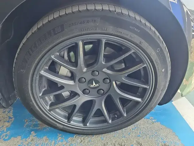 Tesla Model 3 — Фото автомобиля 6