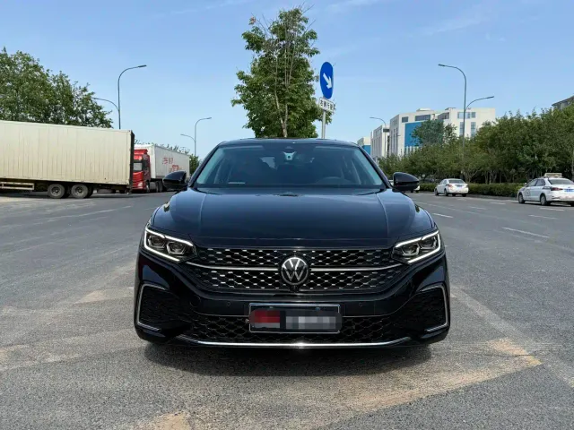 Volkswagen Passat — Фото автомобиля 2