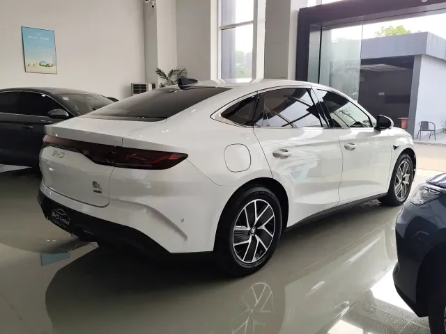 BYD Qin L — Фото автомобиля 6