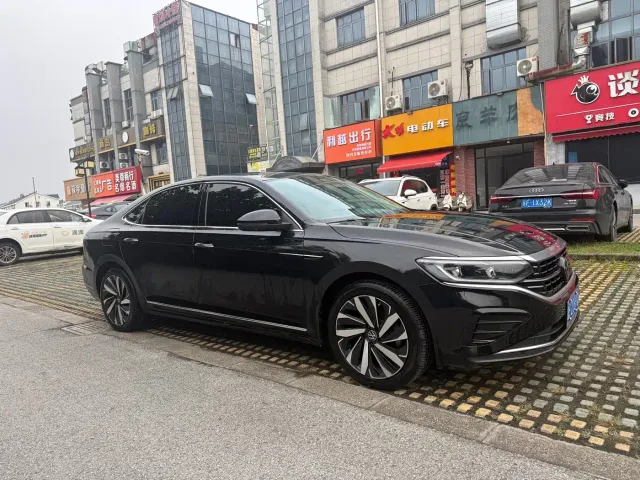 Volkswagen Passat — Фото автомобиля 3