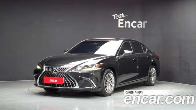 Фотография автомобиля — Lexus ES 7th Gen
