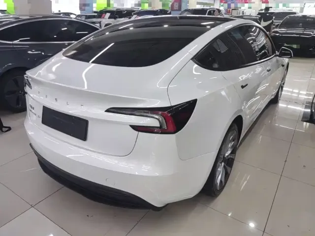 Tesla Model 3 — Фото автомобиля 6