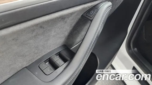 Tesla Model Y — Фото автомобиля 28