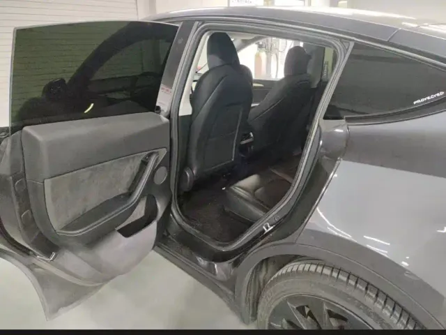 Tesla Model Y — Фото автомобиля 5