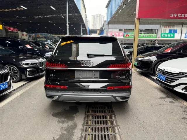 Audi Q7 — Фото автомобиля 5