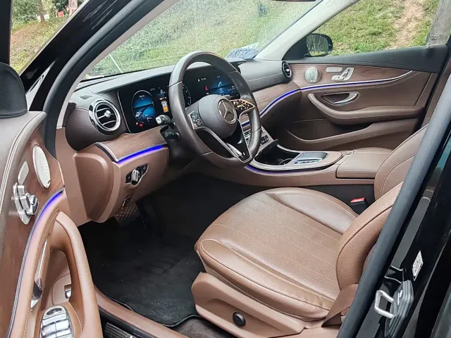 Mercedes-Benz E-Class — Фото автомобиля 5