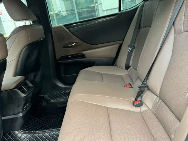 Lexus ES — Фото автомобиля 7