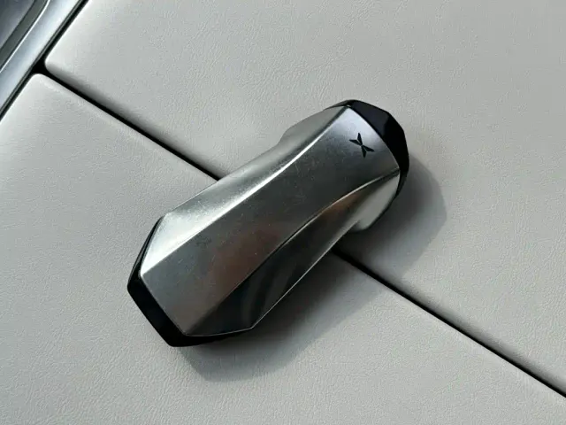 Xpeng X9 — Фото автомобиля 12