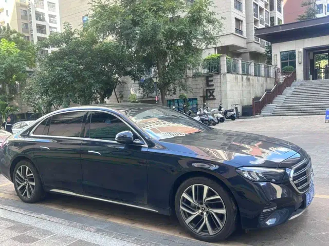 Mercedes-Benz E-Class — Фото автомобиля 2