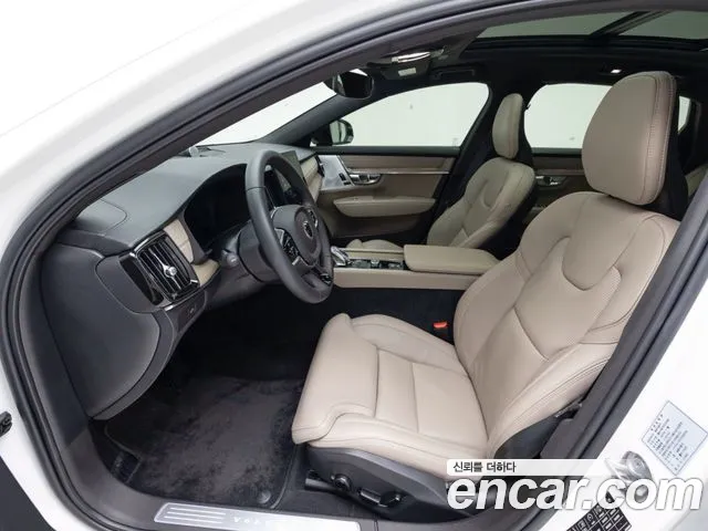 Volvo S90 — Фото автомобиля 11