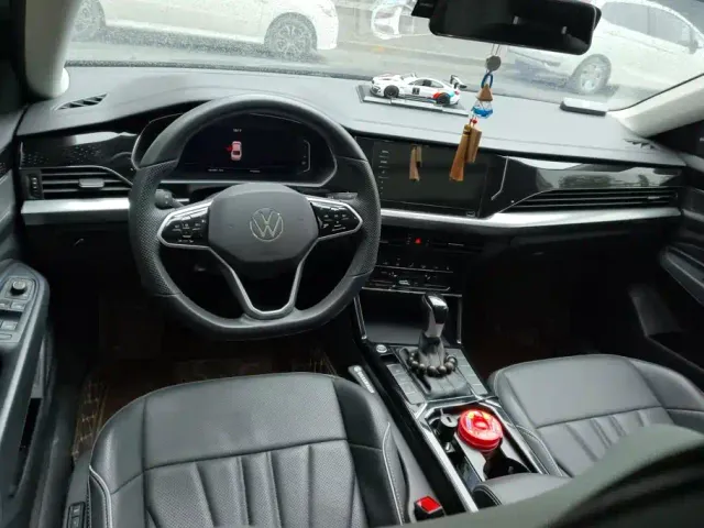 Volkswagen Passat — Фото автомобиля 12