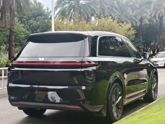 Li Auto L8 — Фото автомобиля 6