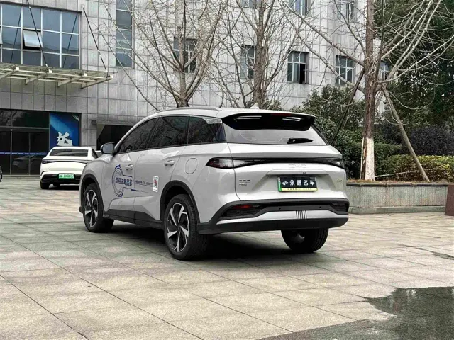BYD Seal 05 DM-i — Фото автомобиля 13